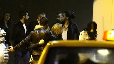 Iulian Demeter e idolul blondelor! Vezi cum se agata o tanara de el si nu-l lasa nici sa respire!