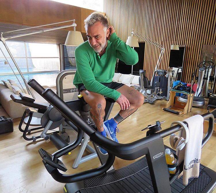 Gianluca Vacchi are propria lui sală de sport