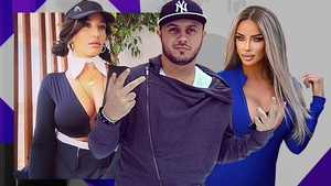 Mesajul FABULOS al Claudiei Pătrășcanu, după ce Bianca Drăgușanu a făcut postarea: ÎL SEDUCE PE BĂDĂLĂU! ”Îl aștept în portjartiere! O mie de femei îi pot trece prin pat, sunt singura lui slăbiciune!”