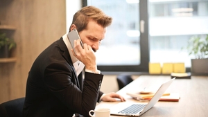 Înșelătoria care te lasă fără bani de factură. Numerele de telefon la care nu trebuie să răspunzi, nici după insistențe