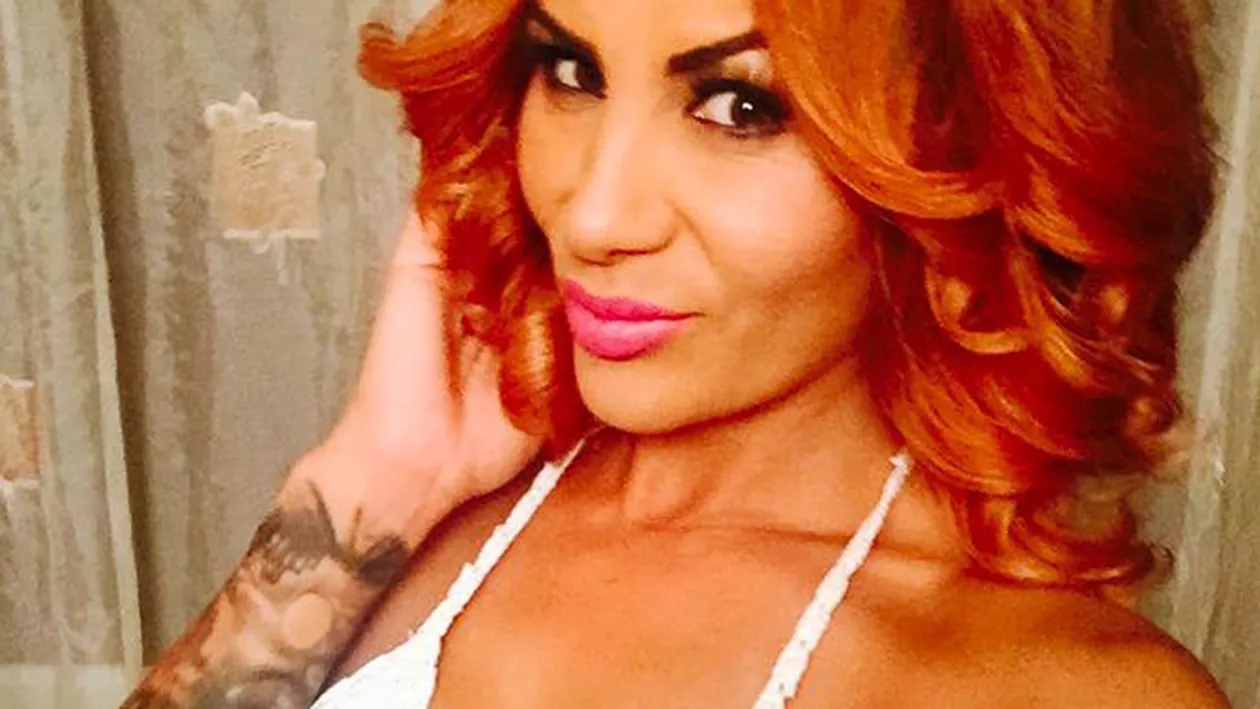 BIANCA ROMAN de la ”Insula Iubirii”, în costum de baie la TV! Când s-a aplecat, un detaliu stânjenitor a ieşit la iveală