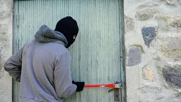 Hoții terorizează municipiul Iași: „Închideți noaptea geamurile și ușile!”