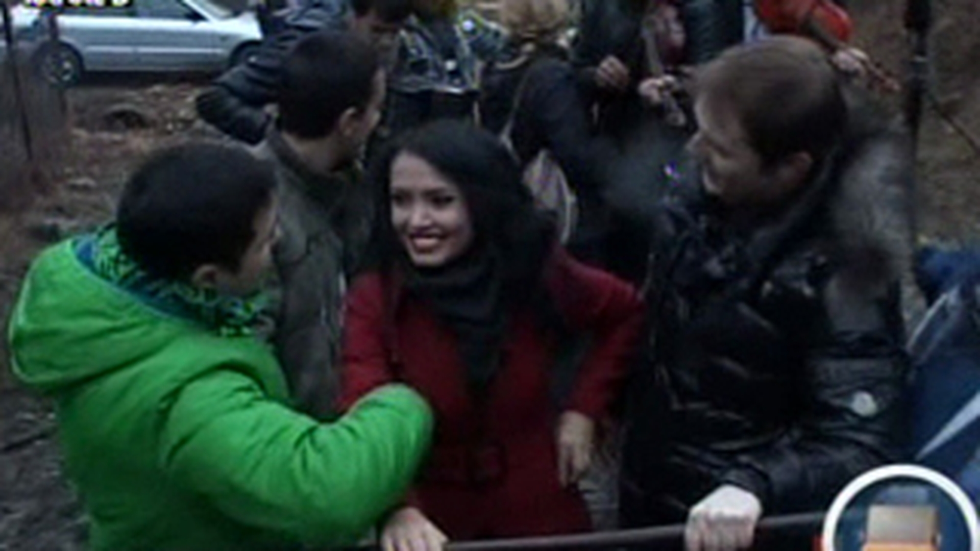 VIDEO Cove, Mantea si Artene s-au plimbat cu "decapotabila" prin sat!  Vezi cum au jucat pe muzica lautarilor in remorca!