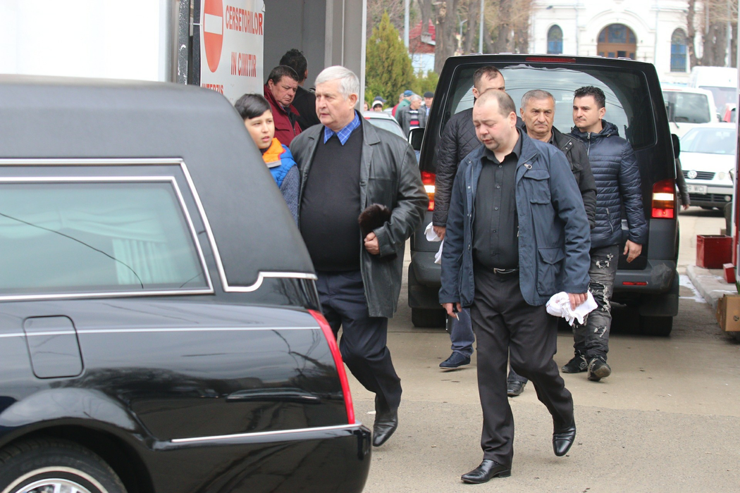 Convoiul funerar a pornit spre cimitirul din Băneasa