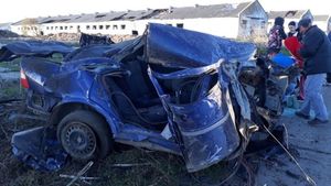 Accident grav în Mangalia! Un băiat de 16 ani a murit după ce a intrat cu maşina în stâlp.
