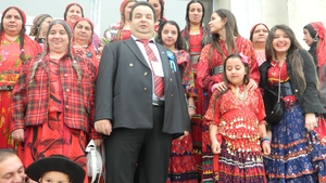Parada modei de Paste la curtea regelui Cioaba! Pirandele si-au facut rochii din materiale aduse special din Dubai!