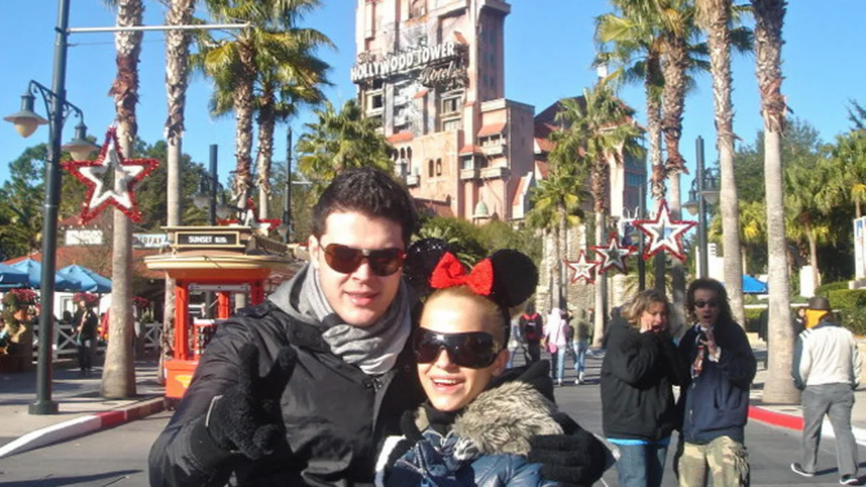 Anda Adam si Victor Slav au mancat vata pe bat si turta dulce acasa la Mickey Mouse
