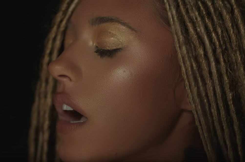 Antonia, transformare spectaculoasă în clipul celei mai noi piese, “Lie I Tell Myself”! Artista are dreaduri, iar versurile melodiei transmit un vibe bun