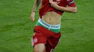 UEFA l-a "ars" pe Nicklas Bendtner! S-a bucurat "ilegal" si a fost amendat cu 100.000 de euro!