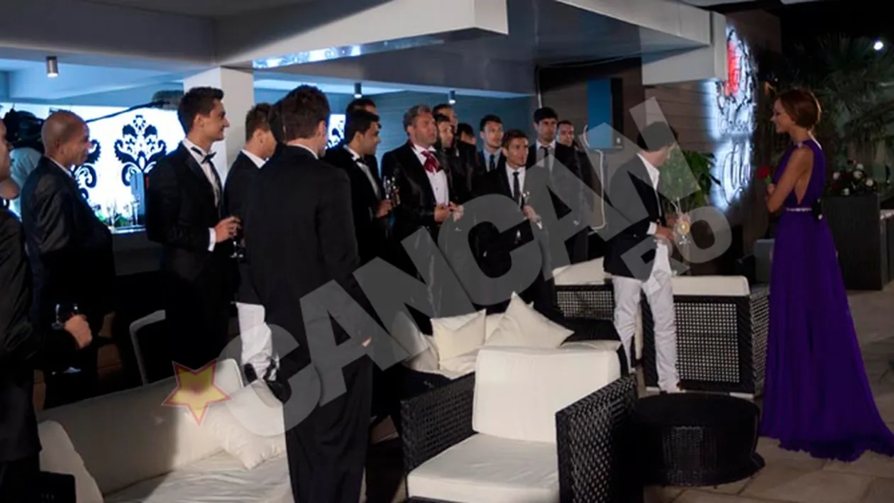 Burlacita si-a invitat pretendentii la un cocktail romantic la piscina