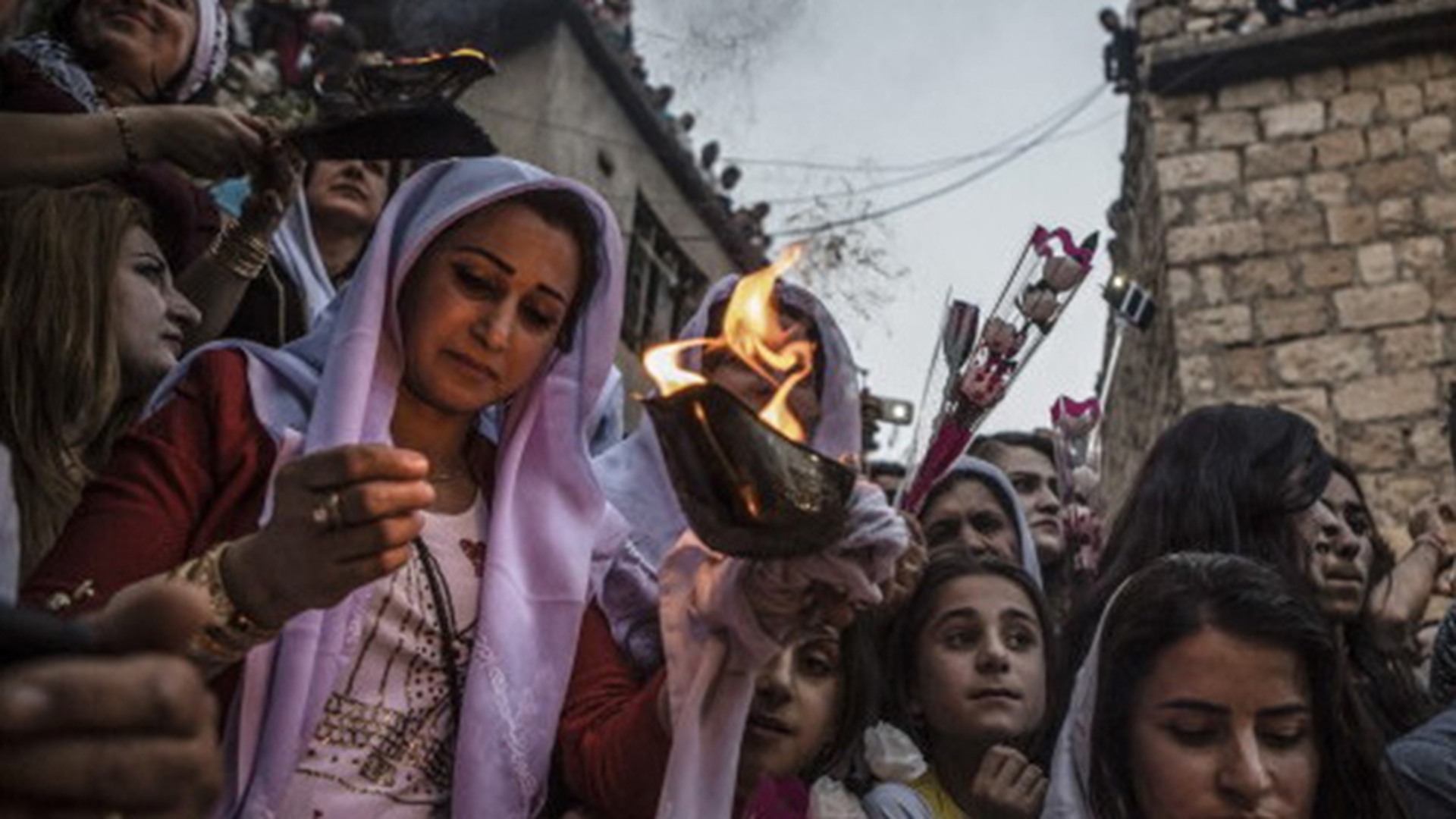 19 fete au fost încuiate în cuşti de fier şi arse de vii! Motivul este unul absolut şocant 