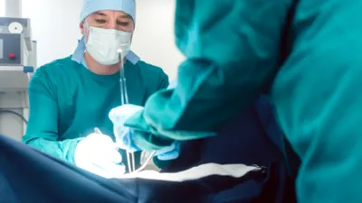 Un medic născut în SUA a primit un e-mail de la autorități în care i se cerea să părăsească țara: „Limbajul părea amenințător”