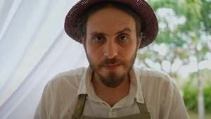Nu e o glumă! Câți lei costă o porție de piept de pui la grătar cu cartofi prăjiți, în restaurantul lui Chef Foa din București