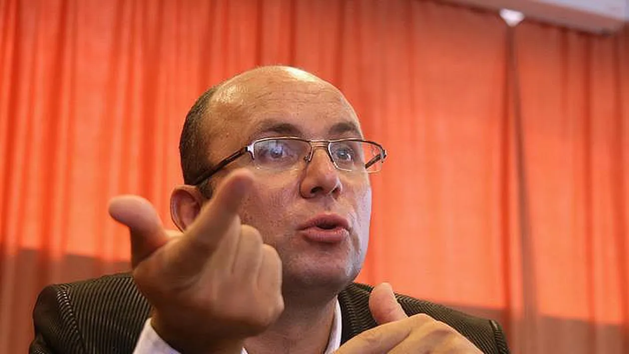 Cozmin Guşă: Dacă se doreşte unirea României cu Moldova, trebuie negociat cu Plahotniuc