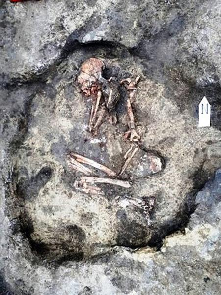 Imagini cu mormintele descoperite