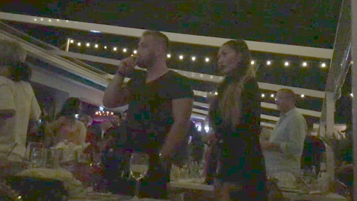 Adriana Zoica și-a etalat burtica de graviduță într-un club din Mamaia