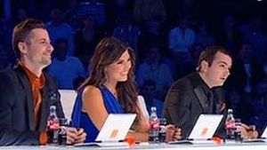 VIDEO Adi de la Akcent a trecut printr-un moment penibil la "X Factor"! Vezi ce a patit!