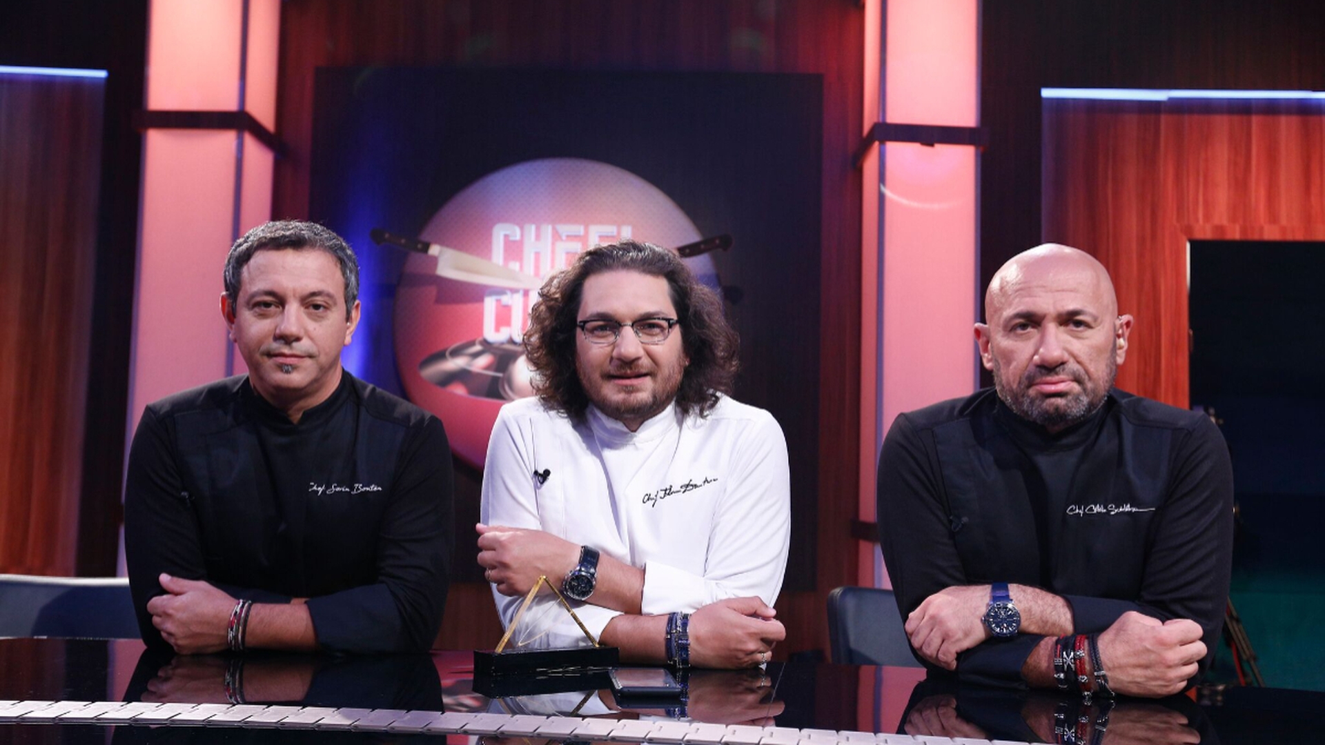 Ei le-au luat locul chefilor Cătălin Scărlătescu, Florin Dumitrescu și Sorin Bontea după ce au plecat de la Pro Tv. Fanii așteaptă alegerile Antenei după despărțire