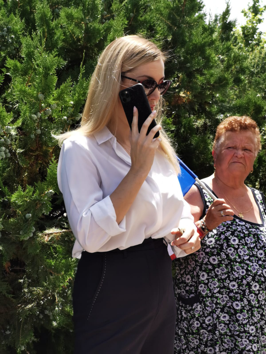 Iubita lui Liviu Dragnea este însărcinată? Irina Tănase a apărut cu o burtică suspectă la penitenciar, în așteptarea fostului șef PSD