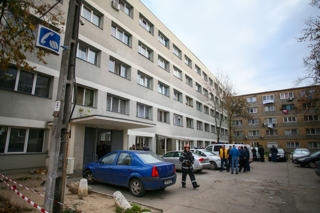 Dupa ce 3 oameni au murit in weekend, azi, 18 noiembrie 2019, s-a luat decizia evacuarii unui intreg bloc social pentru a se determina cauza exacta care a stat la baza deceselor din Timisoara © Octav Ganea/Inquam Photos
