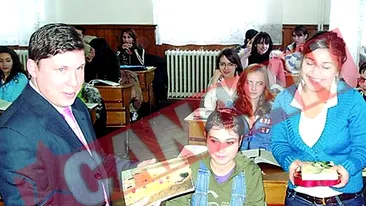 Prefectul de Vaslui, agatat de o eleva