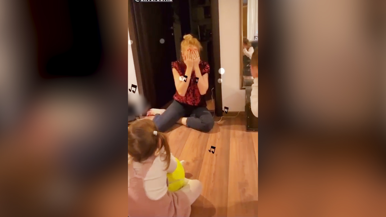 Sora lui Tiberiu Argint a întreținut atmosfera pentru cele două micuțe ale vedetei