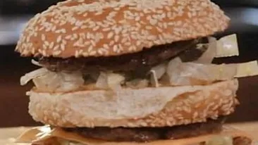 VIDEO Nu poti renunta la fast-food? Un bucatar de la McDonald's iti spune cum iti poti prepara acasa un Big Mac cu ingredintele cu care ei il fac la restaurant