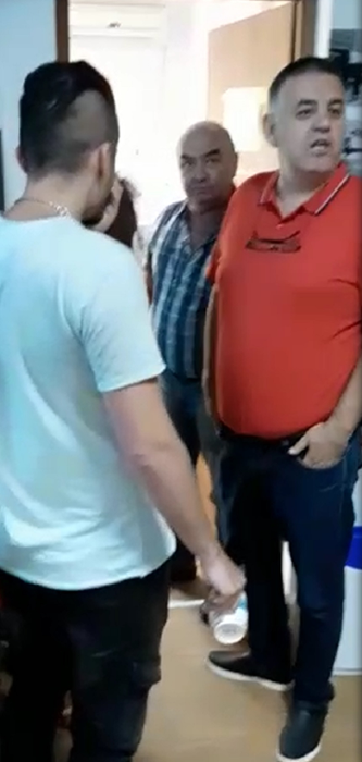 Scene șocante în Primăria Sectorului 4! A fost bătut cu bestialitate de un funcționar public! VIDEO EXCLUSIV
