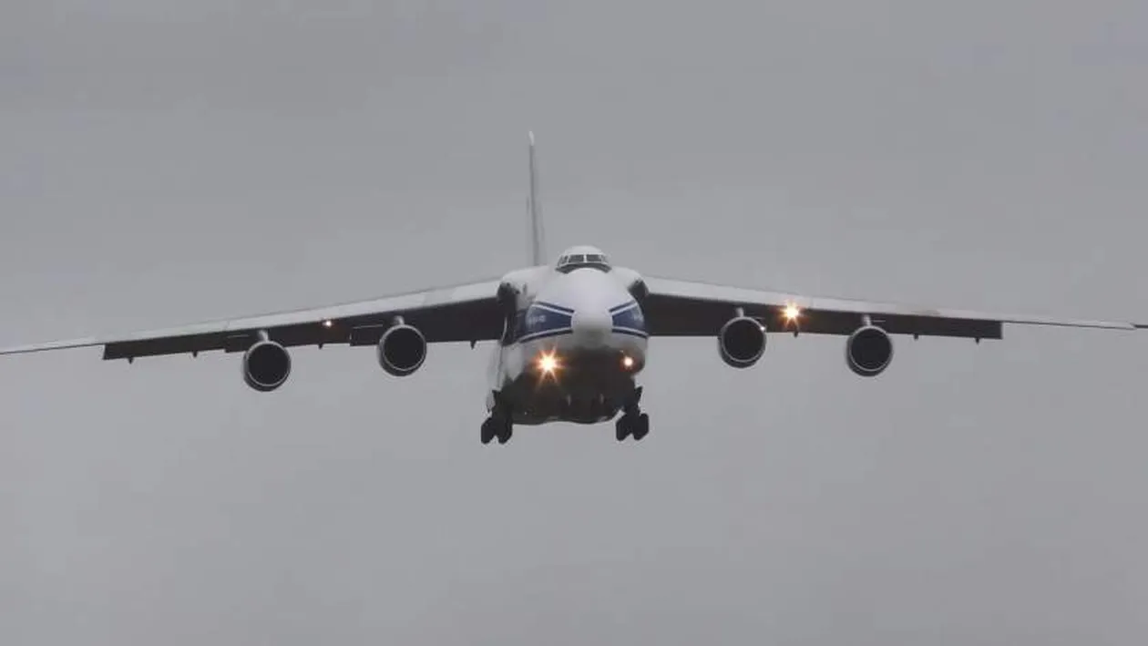 VIDEO | Aterizare spectaculoasă pe aeroportul din Koln