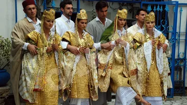 Bote isi marita ucenicele in Tunisia! Uite cum arata fetele de la Next Top Model in costume de peste 10 kg