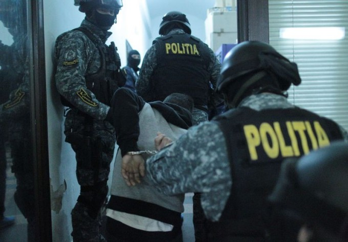 Hoțul de telefoane a ajuns pe mâna polițiștilor