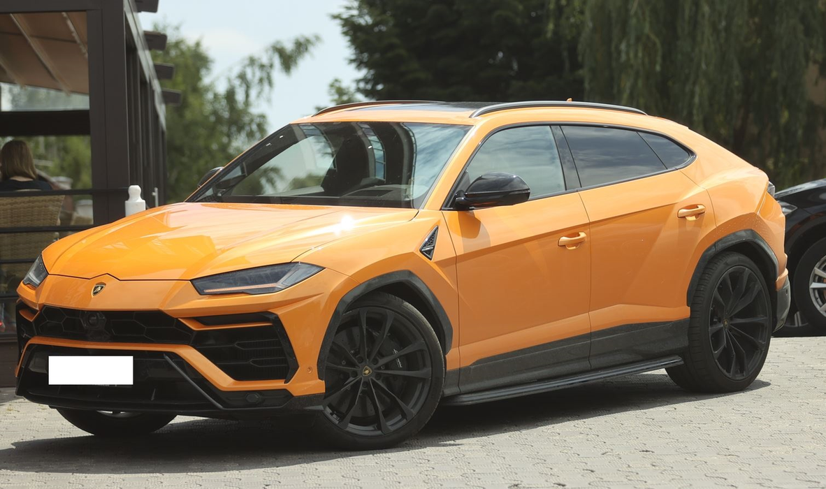 Soția lui Bogdan Niculescu, boss-ul Rosal, conduce un Lamborghini Urus de +350.000 de euro