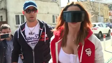 Oana Zăvoranu a picat din spațiu direct la Poliție. ”Ce-i asta, mască de sudură?!” | VIDEO