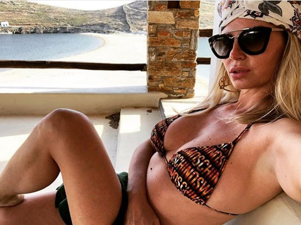 Andreea Bănică, pipăită în public de soțul ei. Lucian Mitrea i-a pus mâna pe sâni: „Sunteți adorabili”