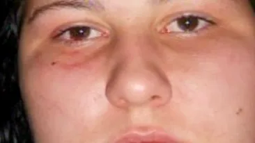 Iubita cantaretei Carmen Serban a fost batuta grav in fata unui bar! Vezi pe cine banuieste femeia!