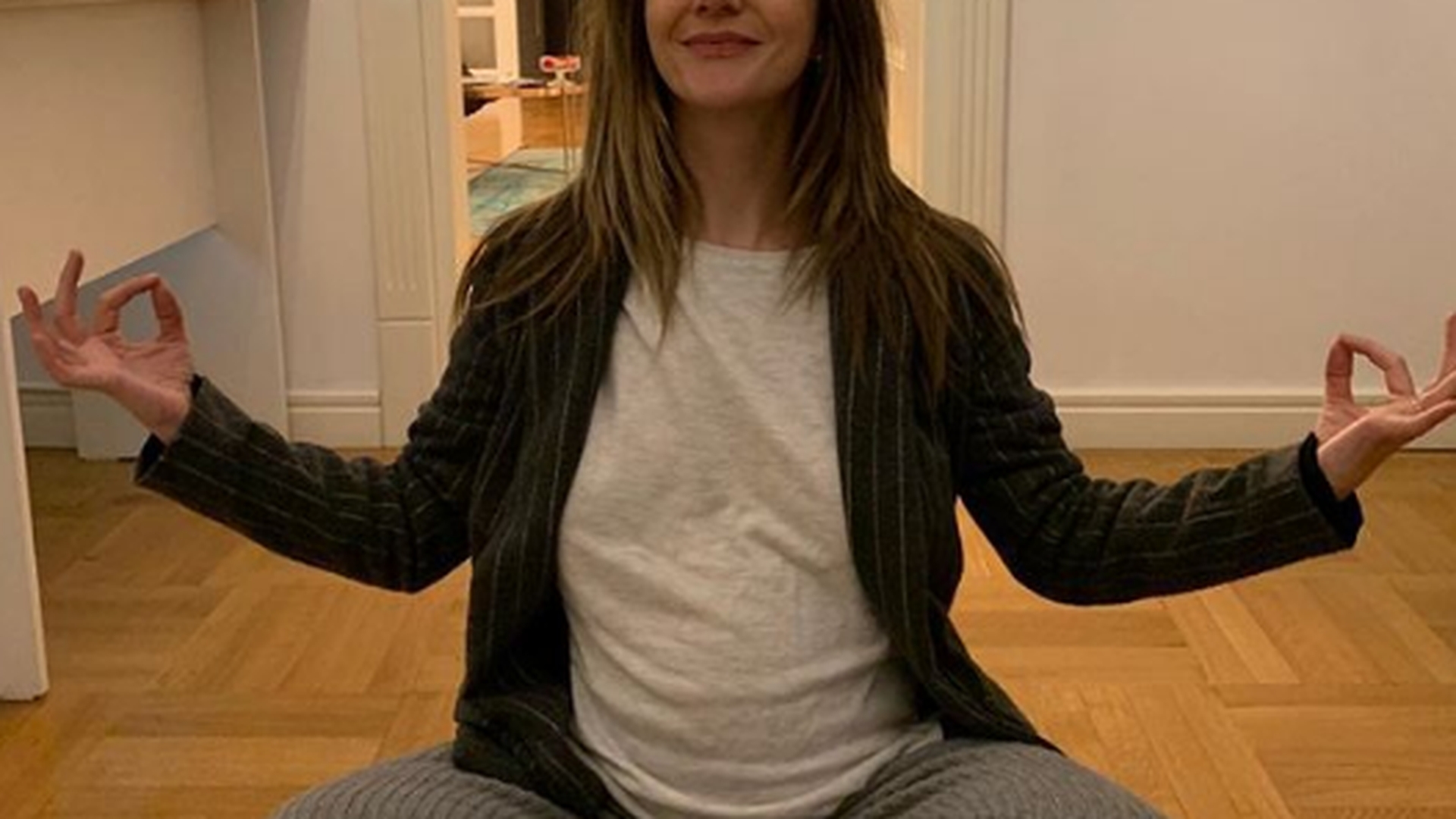 Adela Popescu, criticată dur de fanii săi: "Sacoul ăla e cu 3 numere mai mare"