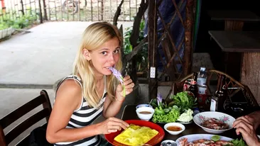 De foame, Dana Rogoz a mâncat flori în Cambodgia: Dacă le mâncai cu o clătită şi le treceai printr-un sos, rezultatul era gustos