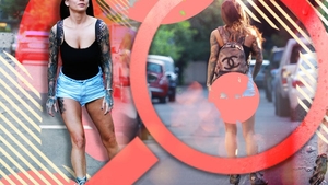 Roxana Vancea a ieșit din casă într-o pereche de pantalonași minusculi… Atenție, fotografii super-erotice!