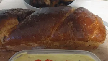 Ce a scris un român pe salata boeuf, de Revelion? Invitații au rămas mască