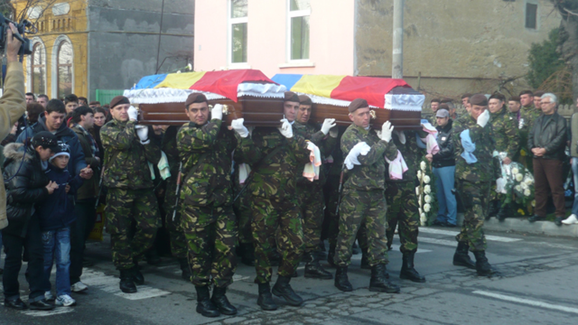 Militarii ucisi la Cincu au fost condusi pe ultimul drum