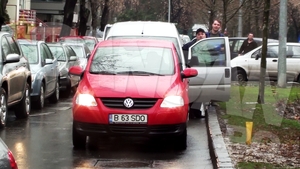 Filmari dementiale cu Lavinia Parva! Femeia lui Stefan Banica, la un pas de a fi linsata in trafic dupa ce a blocat circulatia