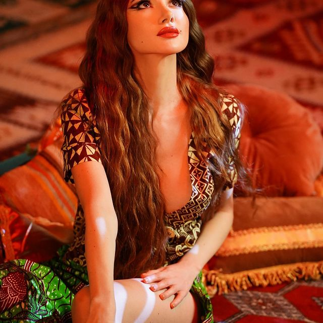 Otilia „Bilionera” spune cine ar trebui să se lase de cântat! Are un singur hit, dar nu se ferește să își „judece” colegii