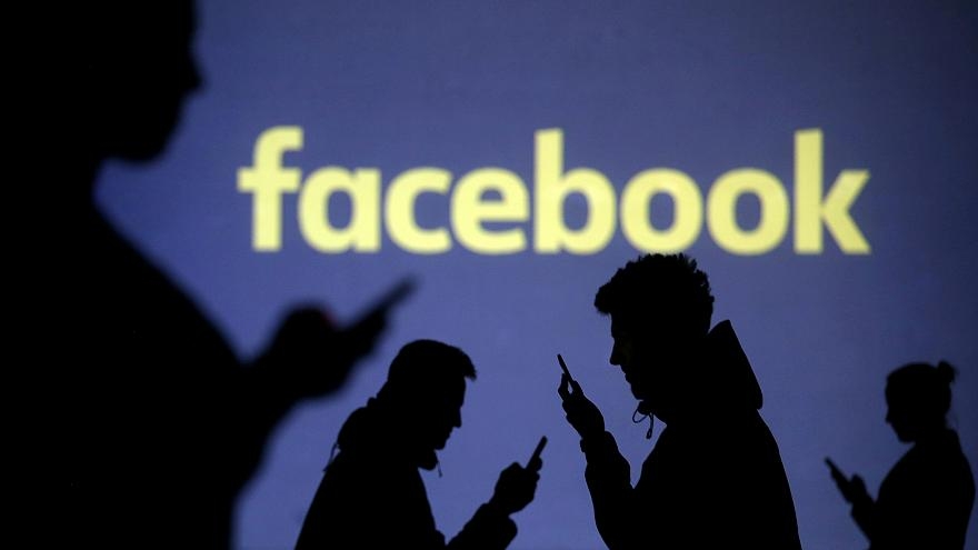Cât ”costă” o înjurătură pe Facebook! Patru brăileni au simțit-o pe pielea lor