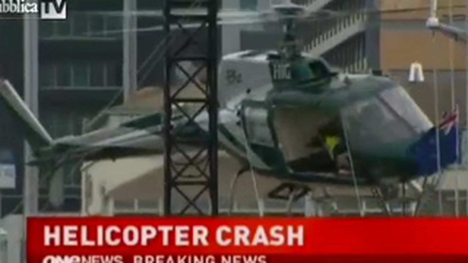 Un elicopter s-a prabusit in timp ce lucra la impodobirea unui brad de Craciun