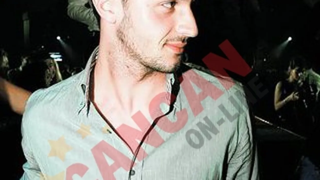 Alex Tudose semneaza cu sora lui Ogararu