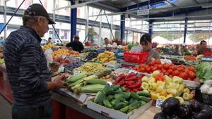 Prețurile alimentelor de bază au crescut enorm! Adrian Oros: ”Vor fi afectaţi producătorii, şi de regulă cei mici, adică producătorii români, ei vor pierde primii”
