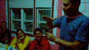 VIDEO scandalos! Directorul de la Protectia Copilului, filmat cand bea cot la cot cu minorii!
