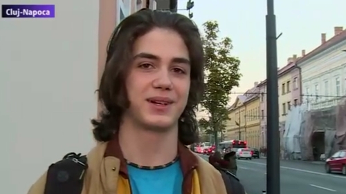Elevi daţi afară din şcoală pentru că purtau părul prea lung