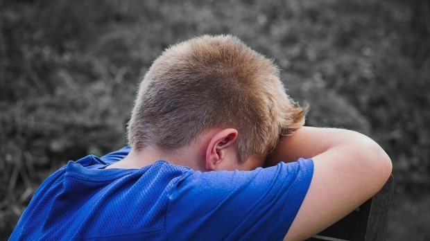 Un adolescent de 16 ani din Botoșani a încercat să-și ia viața de dorul mamei sale! Bunica a fost cea care l-a salvat