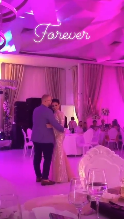 Cum s-a îmbrăcat soția lui Adrian Minune la nunta fiicei sale. Primele imagini cu Karmen în rochie de mireasă. FOTO